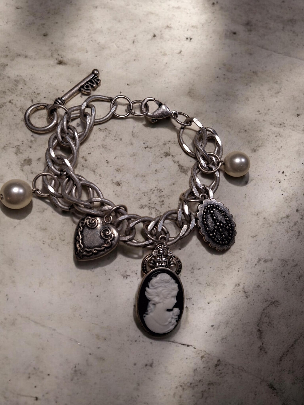 Vintage Silver-Tone Antique-Style Cameo Charm Bracelet with Pearl Accents